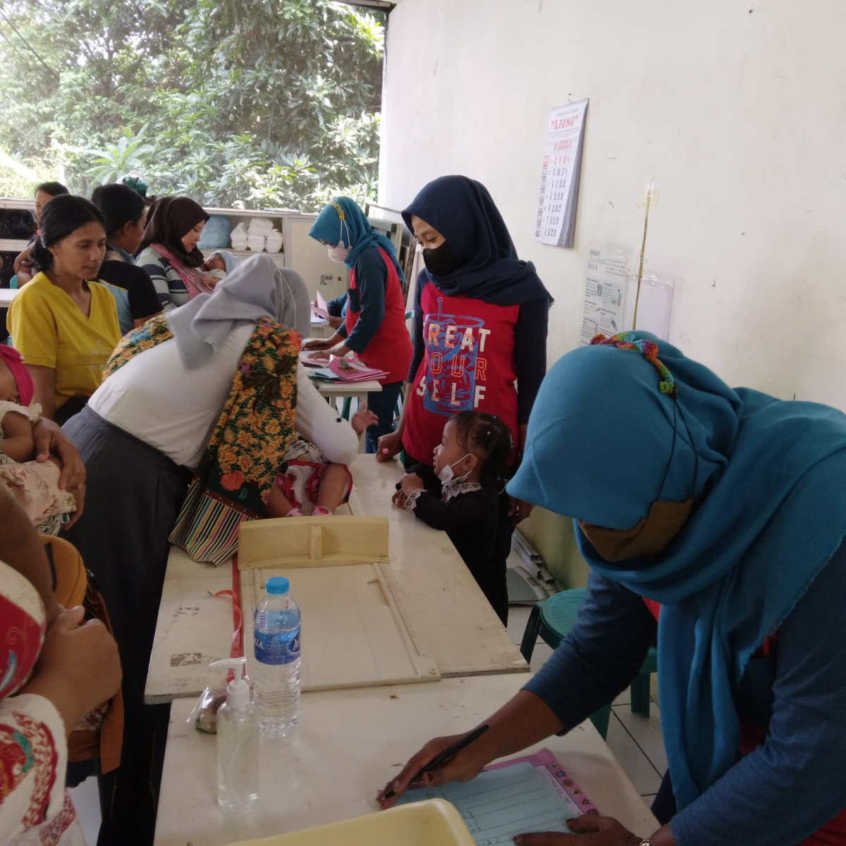 Penimbangan bayi n balita di Rw 011